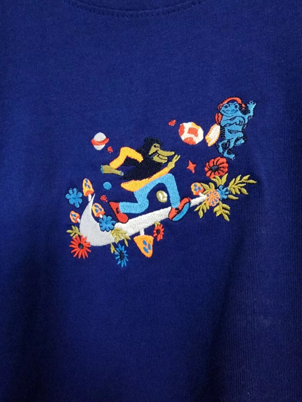 Nike Men's NSW Embroidered Graphic Logo Twist S/S Blue Tee DQ3511-455 M (3) gallery