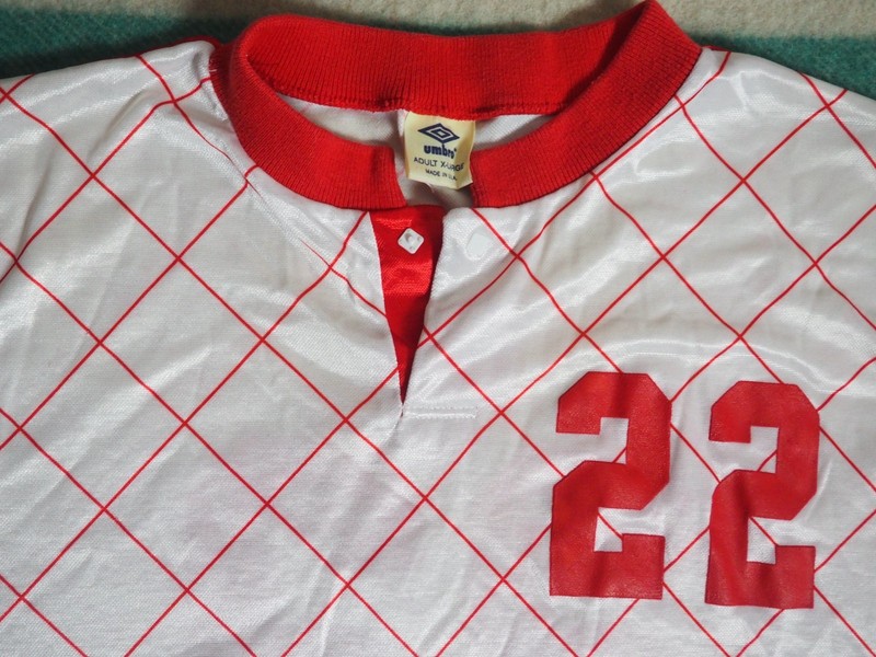 VTG 80s 90s Umbro Red White Hex USA Made Shiny Retro Soccer Jersey Mens L gallery