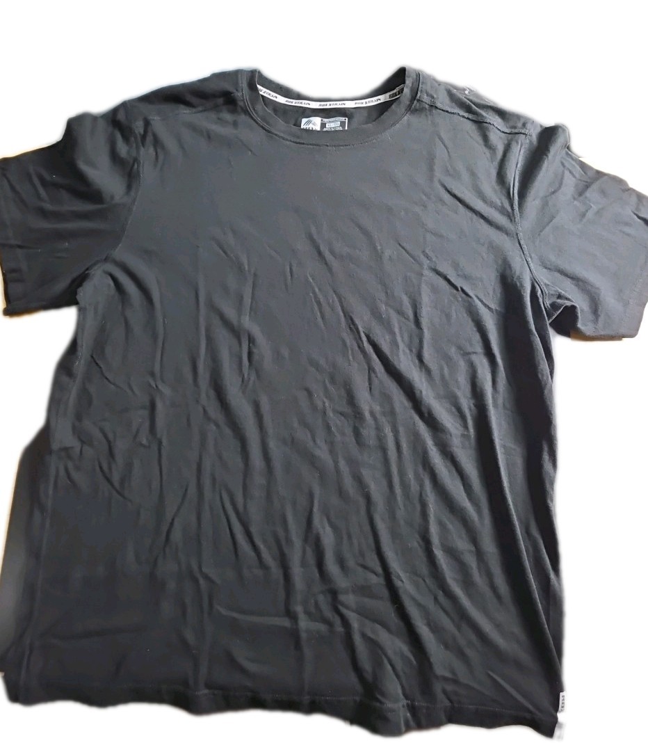 black RBX Performance activewear shirt, model "RBX XTRAIN" in size XL/TG. 0-107 gallery