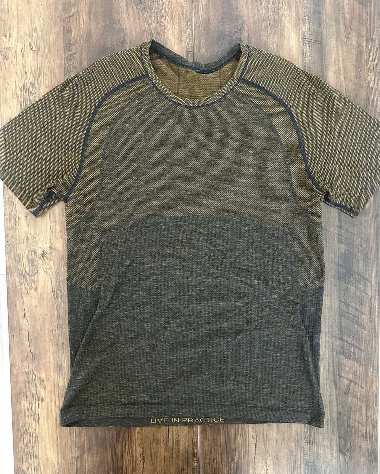 Lululemon Metal Vent Tech Shirt Mens M Short Sleeve Heathered Olive Green gallery