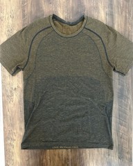 Lululemon Metal Vent Tech Shirt Mens M Short Sleeve Heathered Olive Green