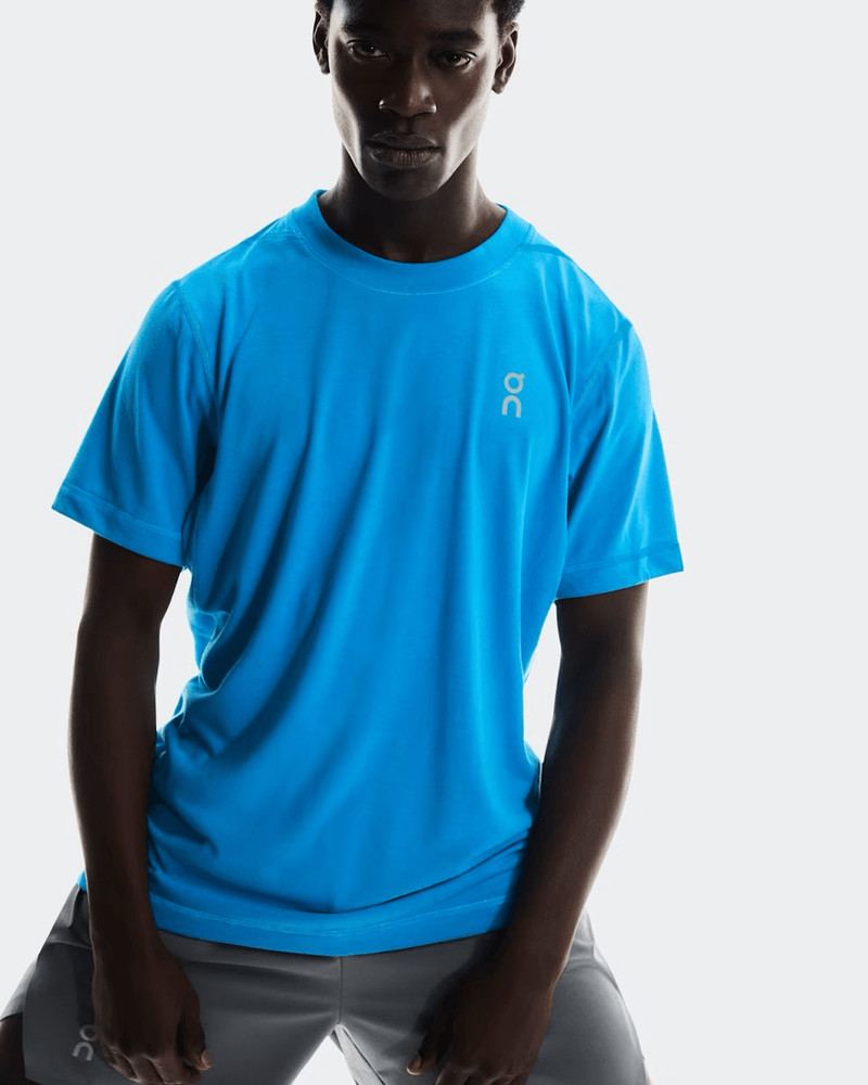 On Cloud NWT DryTech Short Sleeve Train-T Graphic Malibu Blue Medium