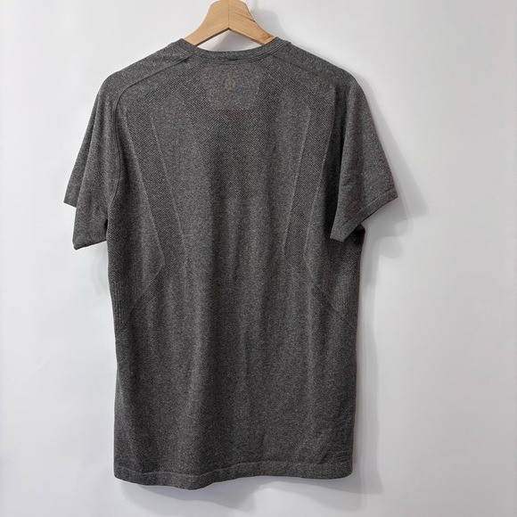 Lululemon Men's Large Breathable Running Work out Top Gray Short Sleeve Crewneck gallery