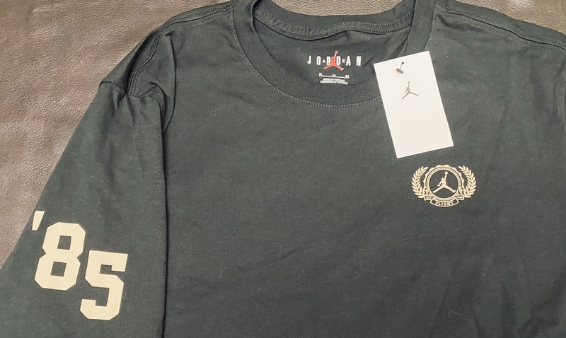 $45 NEW Men's Nike Jordan Holiday Jumpman ‘85 Long Sleeve Crew T-Shirt DV1465 XL gallery