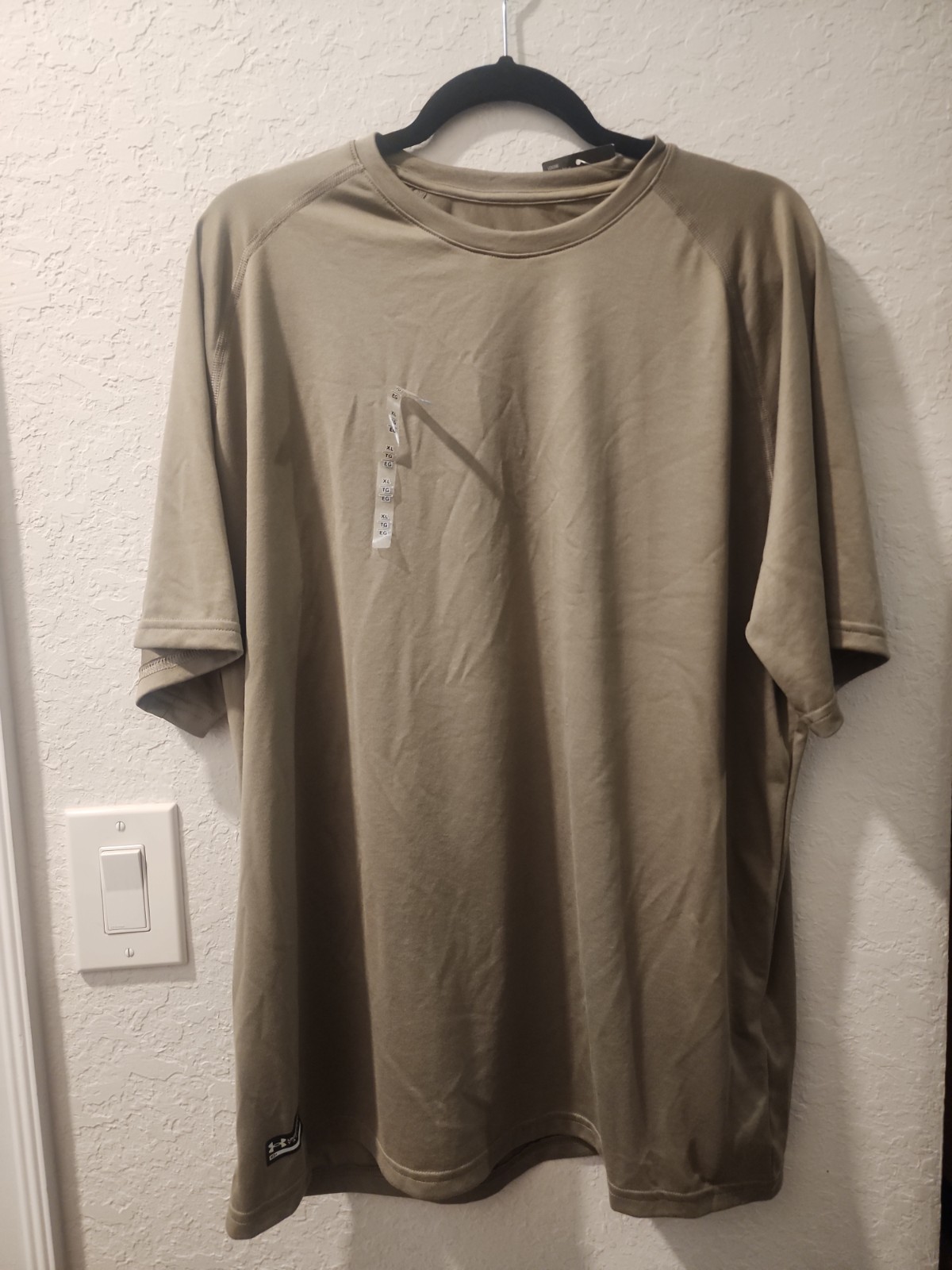 UNDERARMOUR SHIRT XL TAN gallery