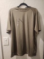 UNDERARMOUR SHIRT XL TAN