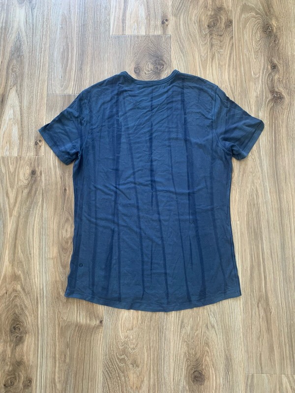 Lululemon 5 Year Basic Crew Neck T-Shirt Mens Size Large Tie Dye Blue Tee gallery