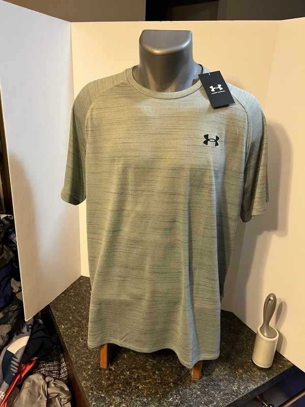 Under Armour T-Shirt Men's Sage Green Striped - Polyester - Large - NWT gallery