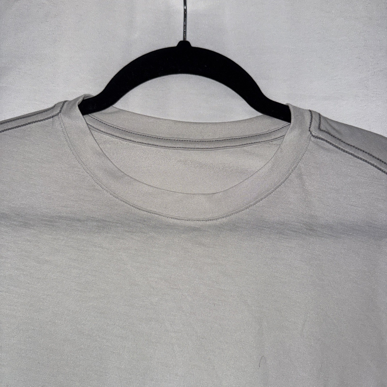 Vuori Current Tech Tee gallery