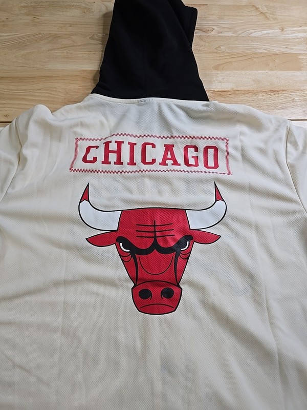 Ultra Game Chicago Bulls Baseball Jersey Size Large Long Sleeve Hoodie gallery