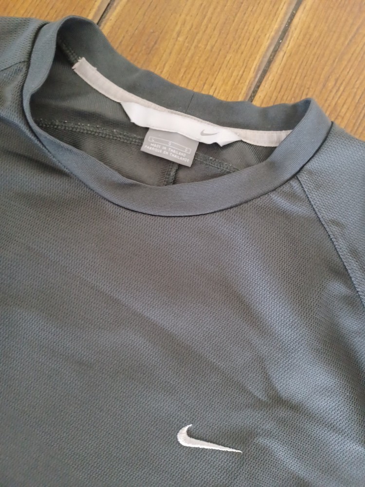 Nike T-shirt Large Gray Lightweight pullover.