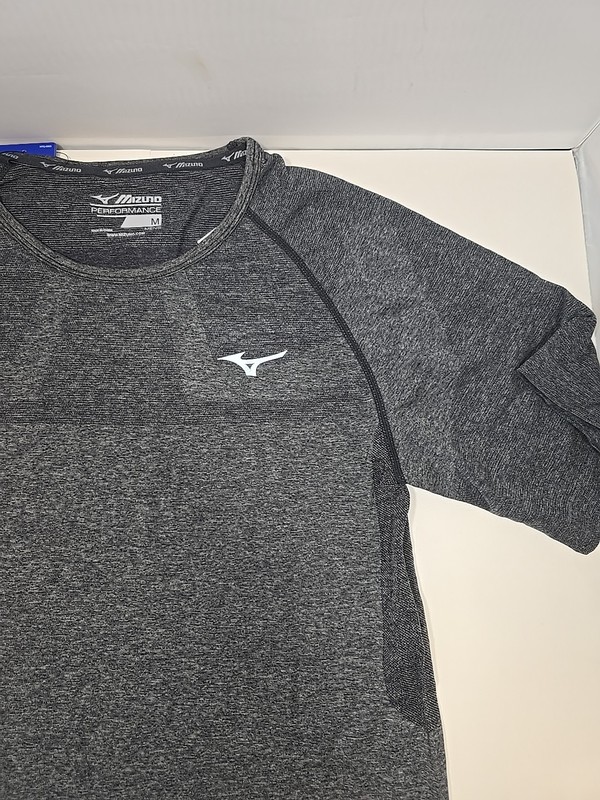 MEN'S Mizuno Helix Seamless T-Shirt Black Short Sleeve Performance J2GA9001 09 gallery