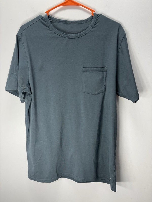 VUORI Tradewind Performance T Shirt Bue-Gray Crew Neck Pocket Tee Men Sz L gallery