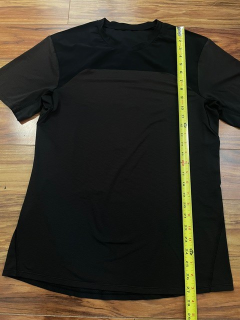 Lululemon Men's Crewneck Short Sleeve Tops, Two Tone, M Size gallery