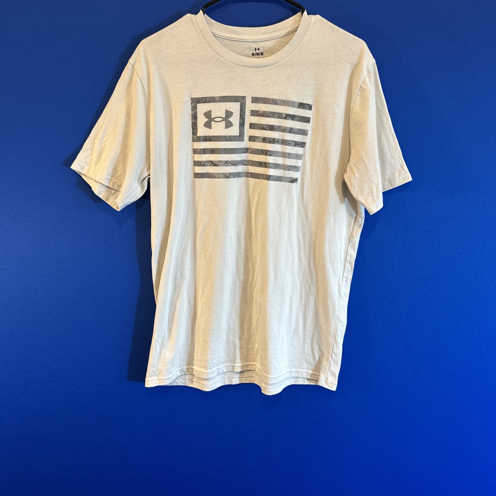 Under Armout Men’s Light Gray American Flag T-Shirt Size Medium gallery