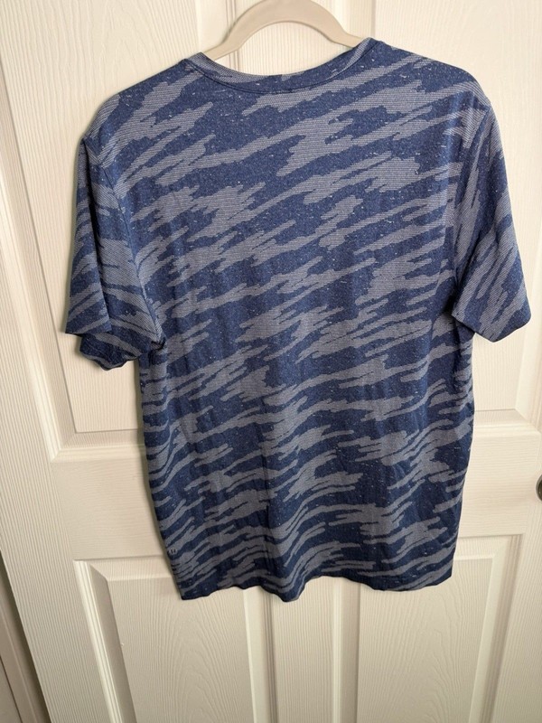 Lululemon Metal Vent Tech Shirt Men’s Blue Camo Breathe Short Sleeve Large gallery