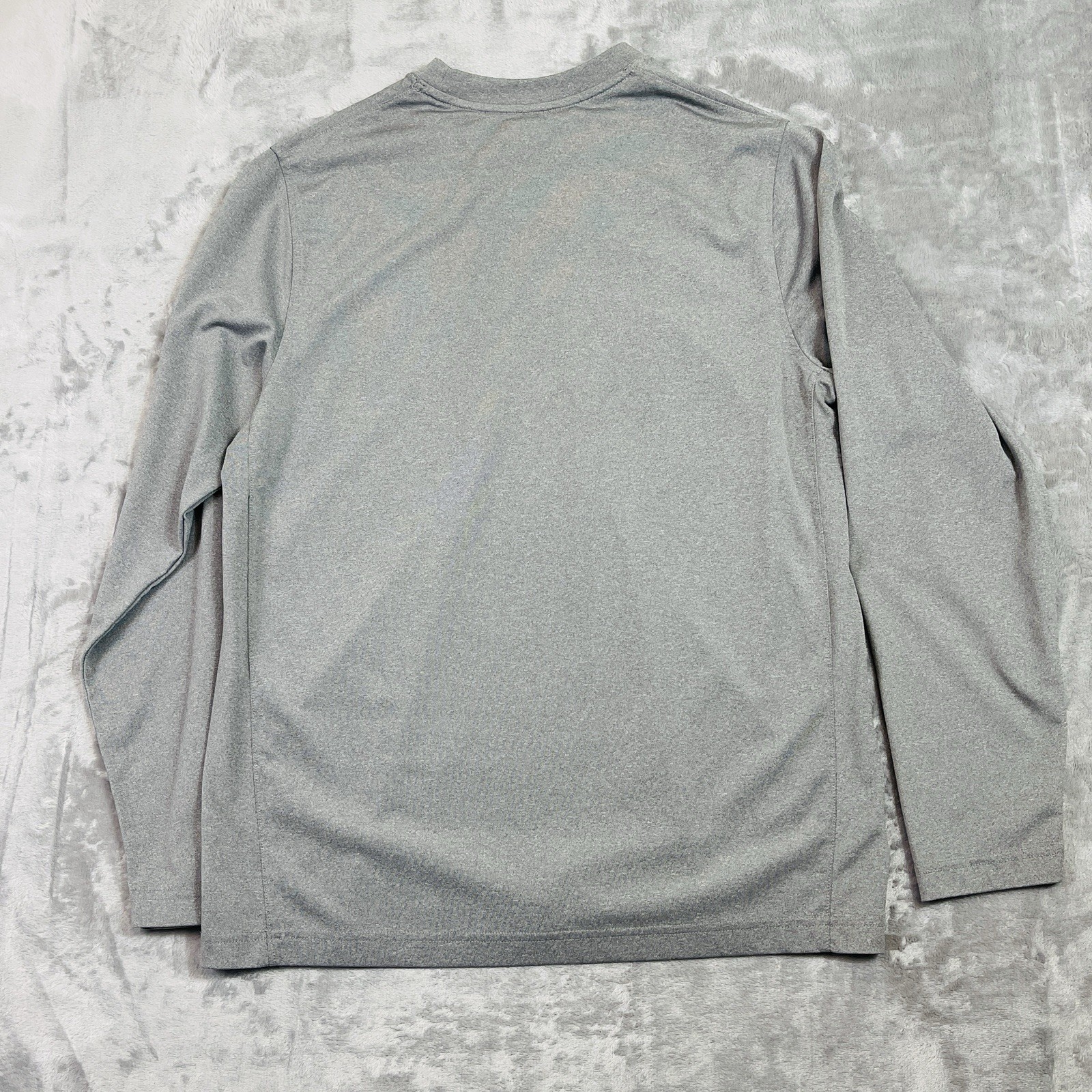 Roundtree and Yorke Sport Mens Performance Shirt Medium Gray Athletic Pullover gallery