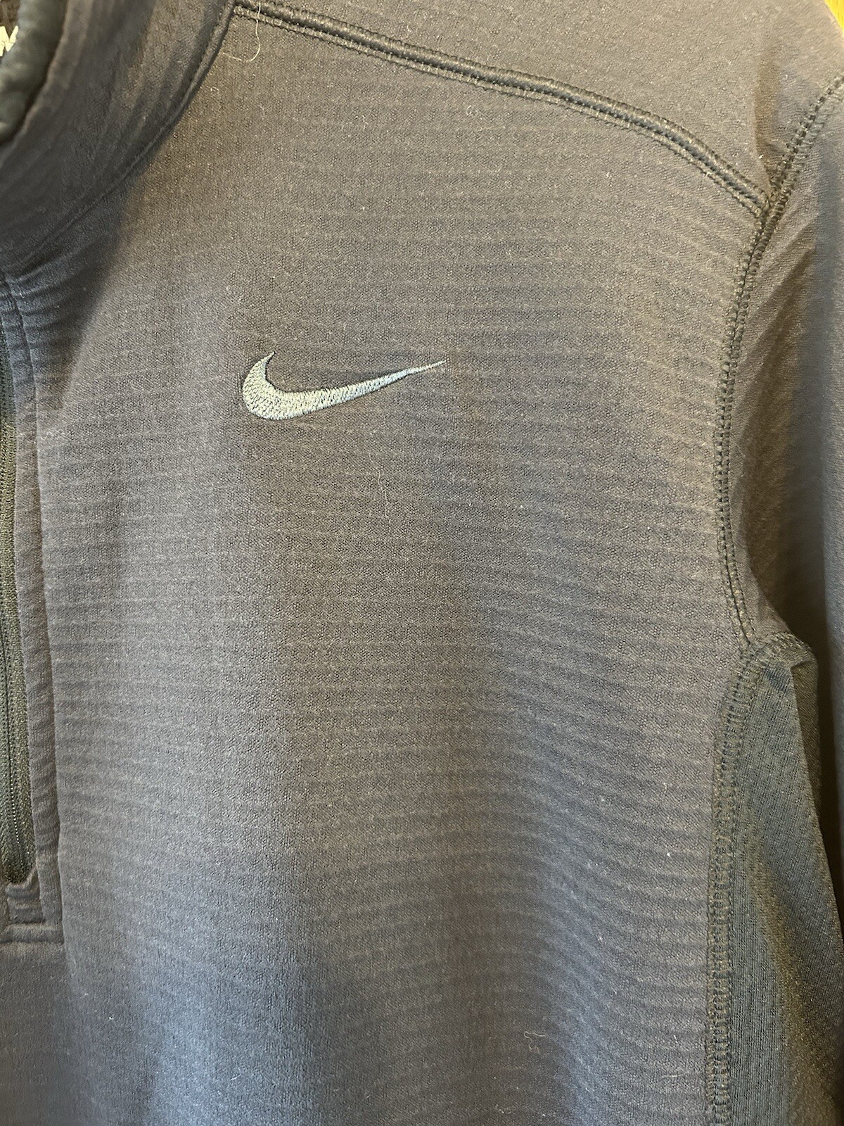 Nike Therma Fit 1/4 Zip. Large. 22”x29”. Great Condition! gallery