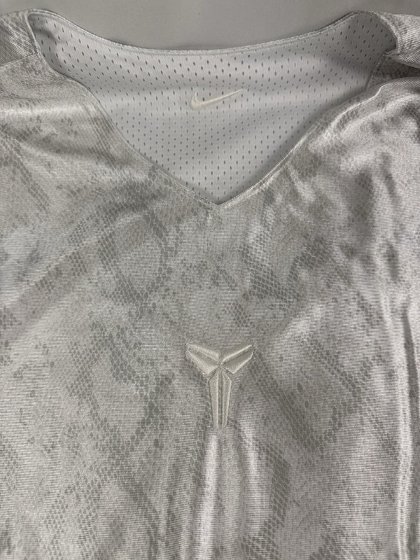 Nike Kobe Bryant Reversible Jersey Snakeskin FZ0934-100 $90 Men’s Size Large NEW gallery