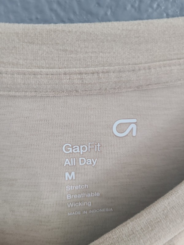 GapFit All Day Crew Neck Breathable Stretch Wicking Tee Beige M gallery