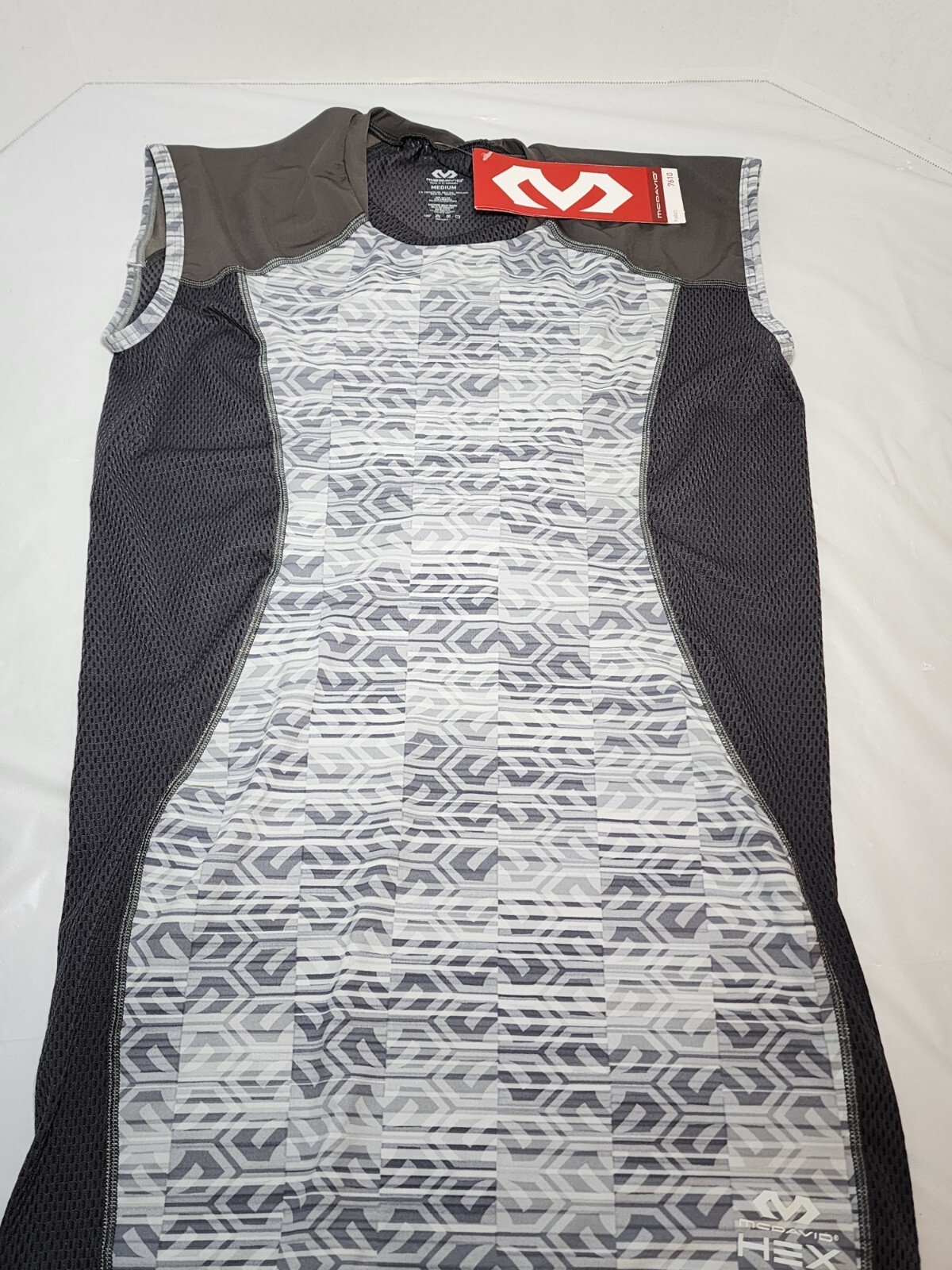 NWT McDavid Hex Compression Sternum Pad Chest Protection Shirt Adult Men Medium gallery