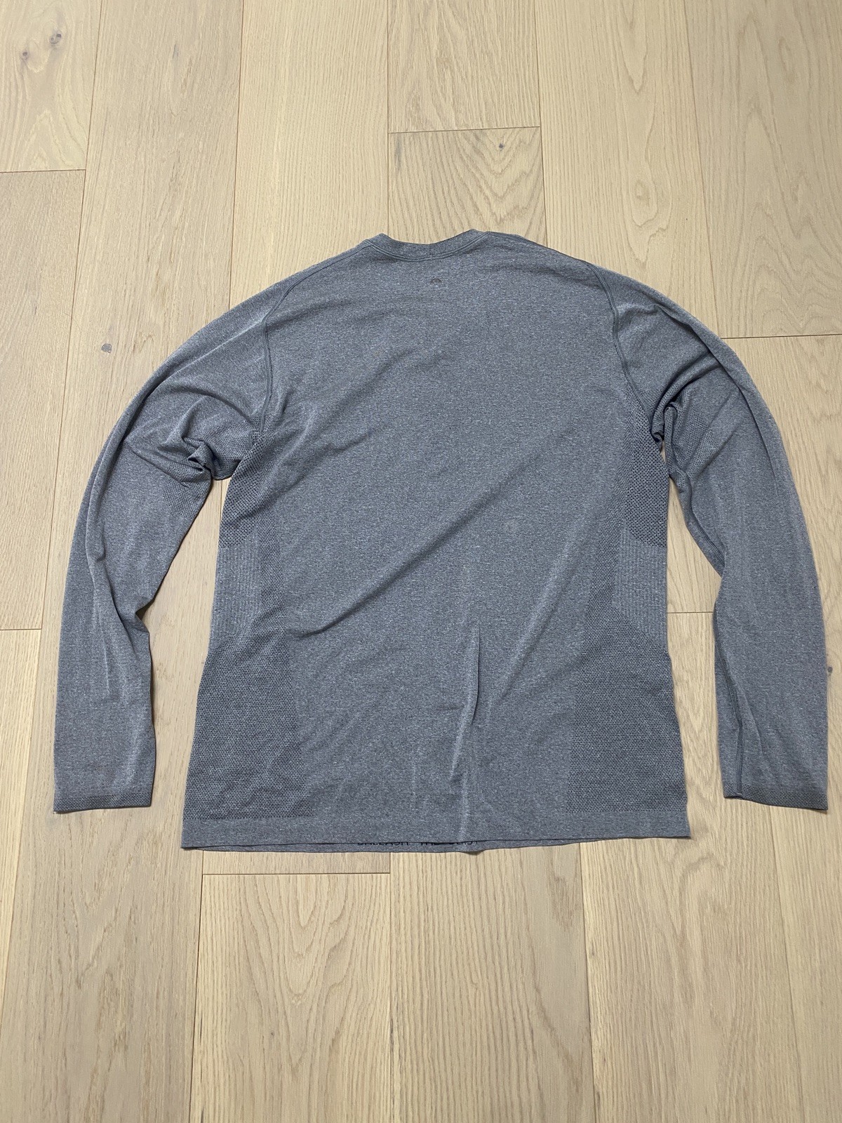 Lululemon Metal Vent Tech Long Sleeve T-Shirt Top Shirt Tee Deer Graphic gallery