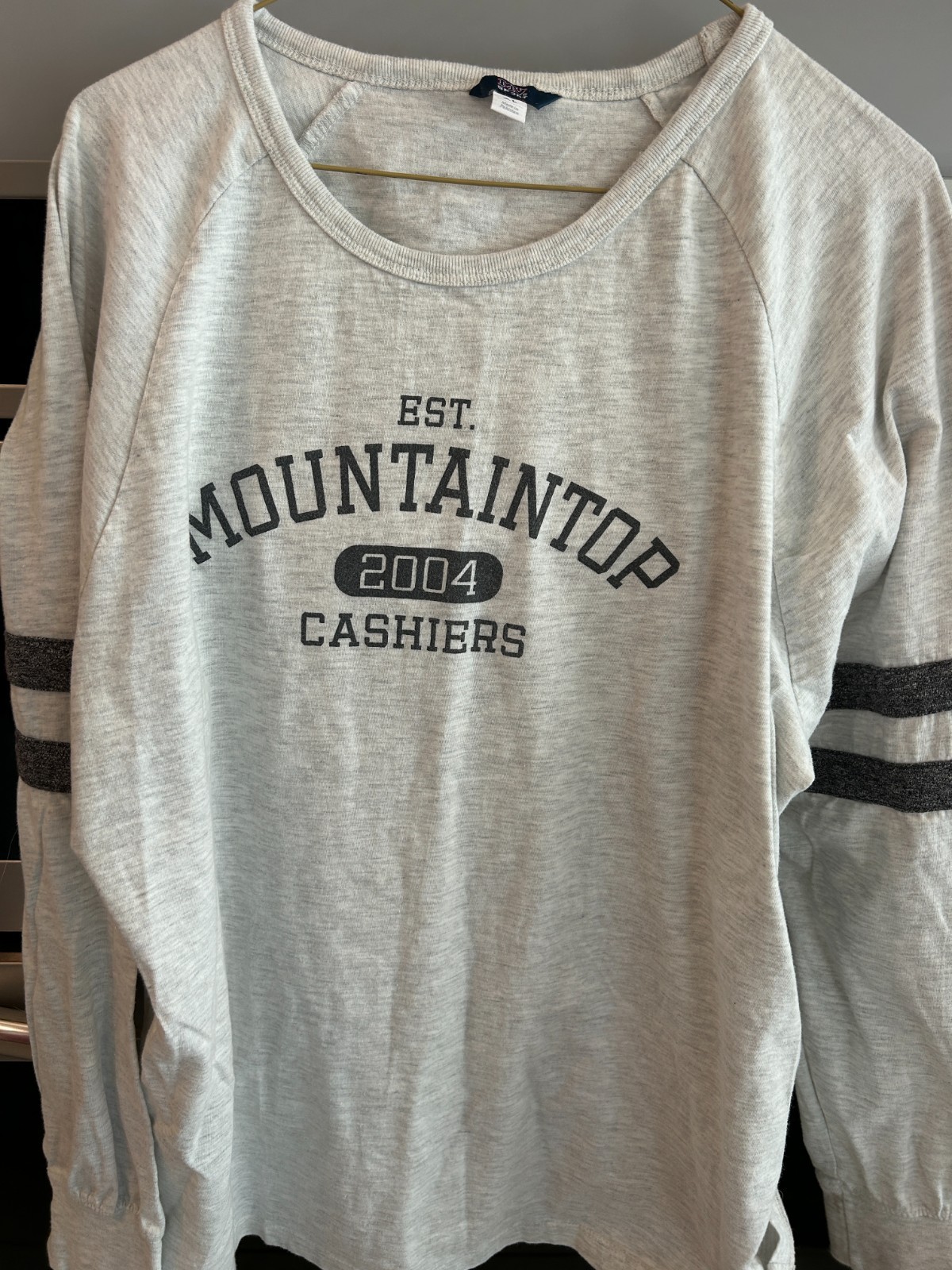 NWOT MV Sport XL LS Light Gray Pullover - MountainTop Cashiers logo gallery