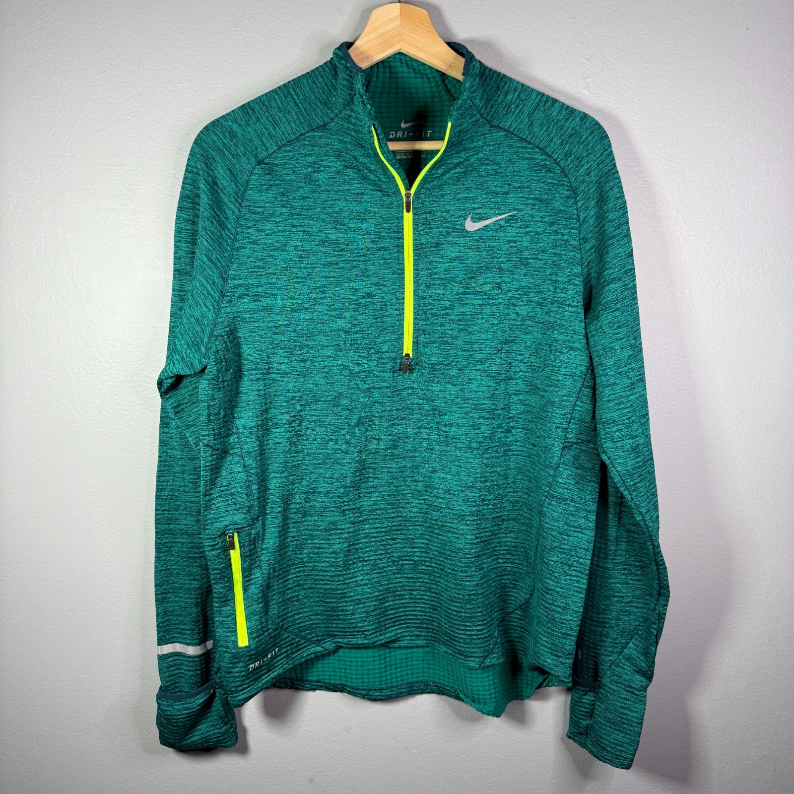Nike Men’s Green 1/4 Zip Pullover Long Sleeve Size M Dri-Fit With Waffle Lining gallery