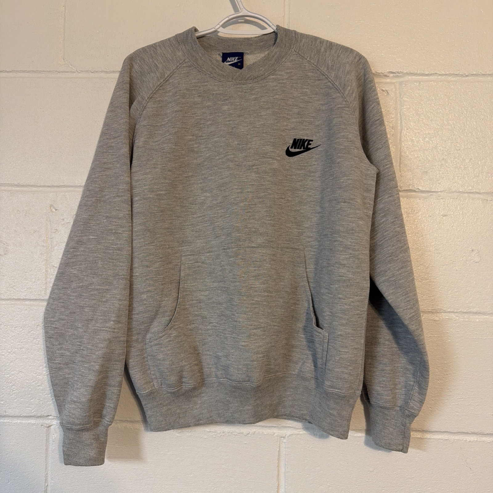 Nike Long Sleeve Men’s Sweat V Neck Size M Gray Pockets Crew Neck Active wear gallery