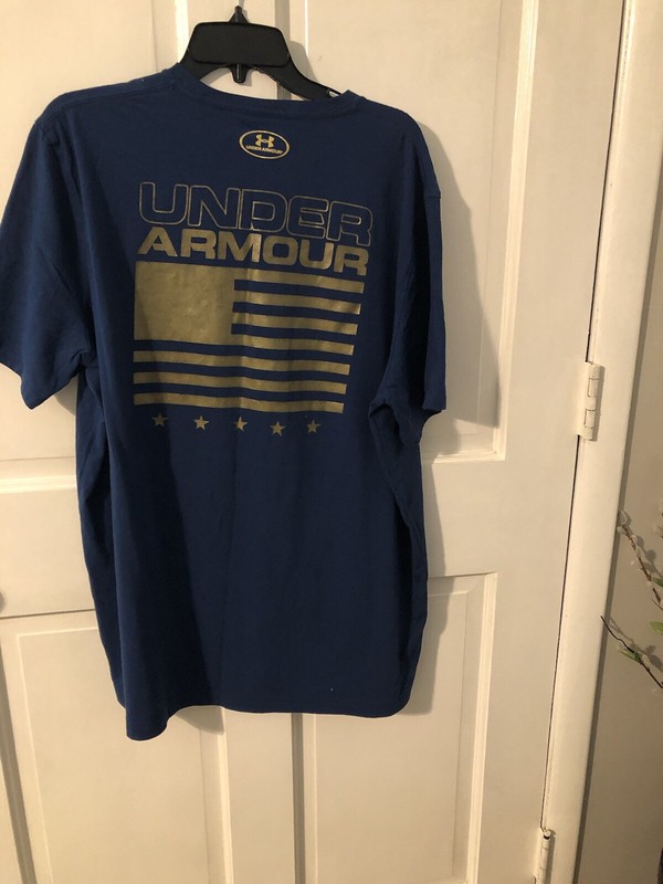 Men’s Blue Under Armor Shirt. Short Sleeves With Flag. Size XL/TG/XG Loose gallery