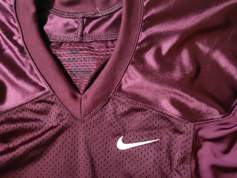Nike Men’s Team Defender Football Burgundy Athletic Jersey Size S gallery