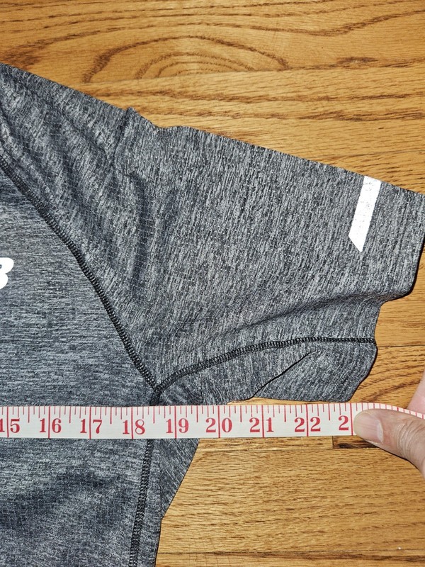 New Balance NEVER WORN Medium Men's Gray Running Shirt Reflective gallery