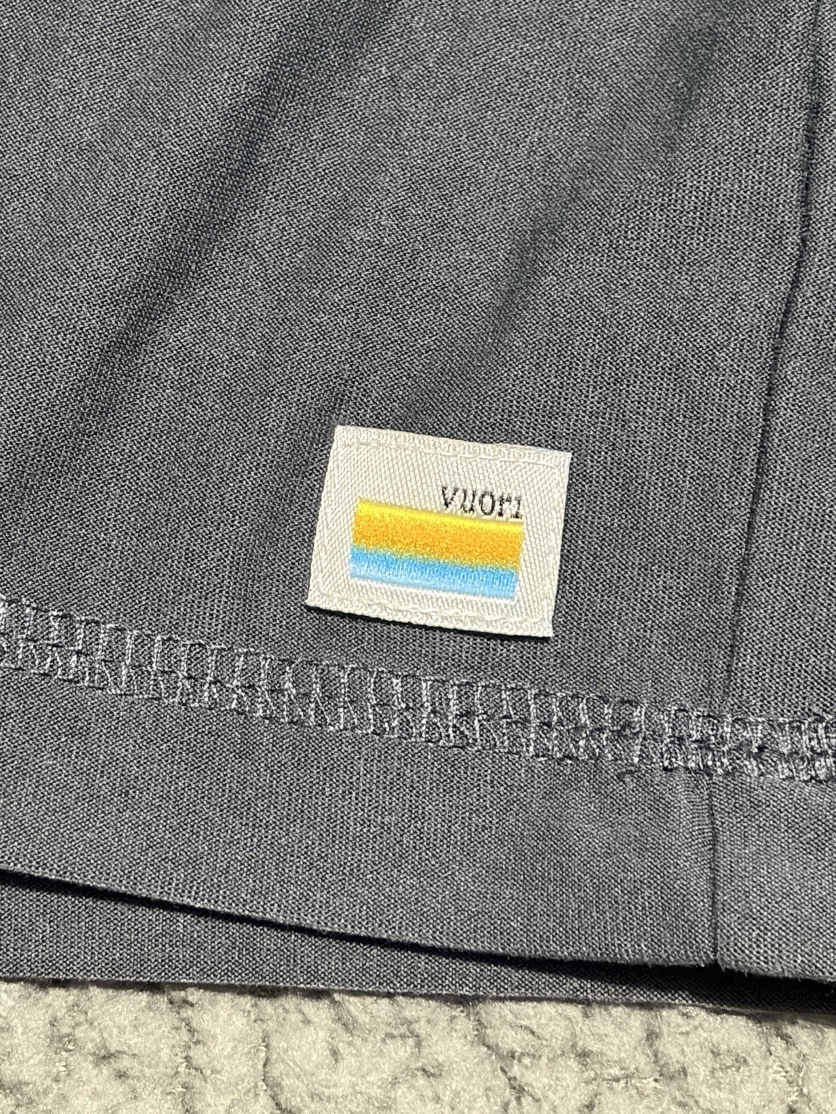 Vuori Mens Large Tech Tee Performance Shirt Soft Lightweight Knit Short Sleeve gallery