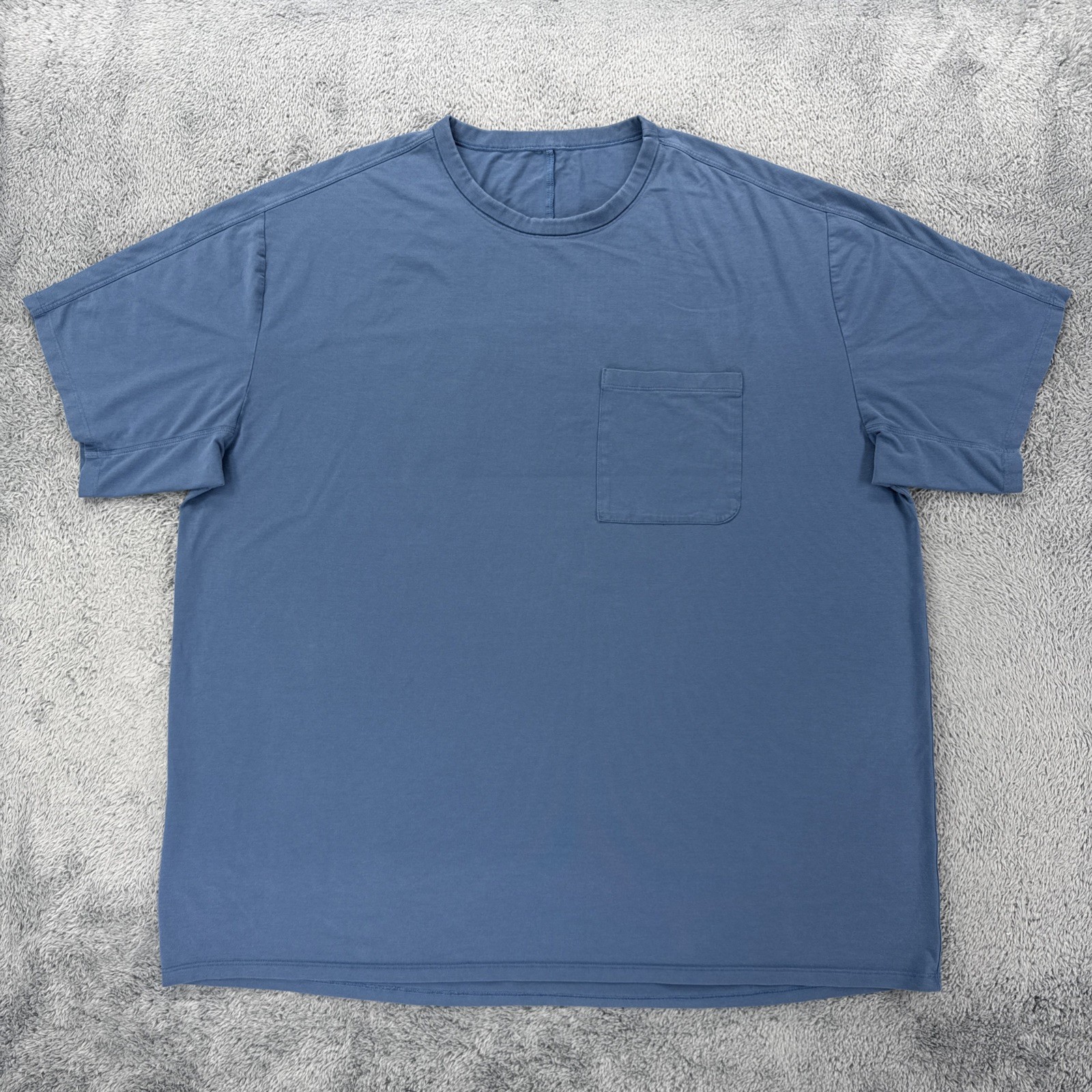 Lululemon Mens Fundamental Pocket Tee Size 2XL Blue gallery