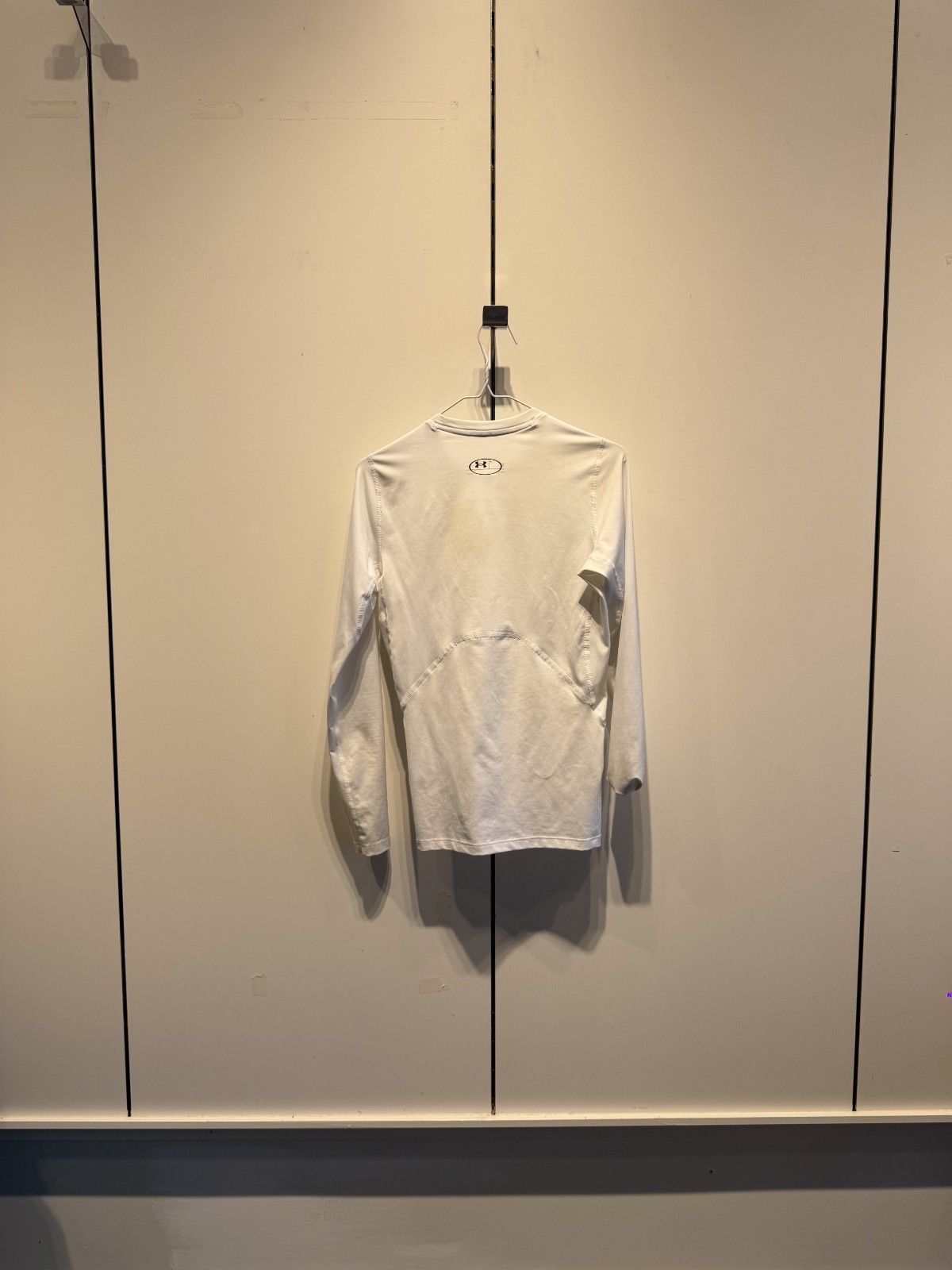 Under Armour Size M Men's HeatGear Long-Sleeve T-Shirt – White gallery