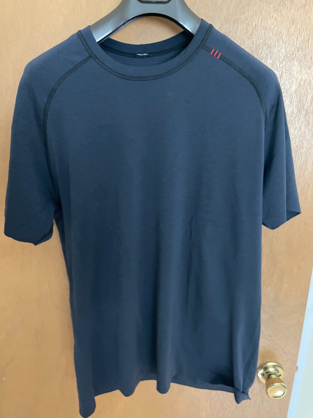 Lululemon Metal Vent Tech Men's Short Sleeve Shirt - Deep Navy/Black XL gallery