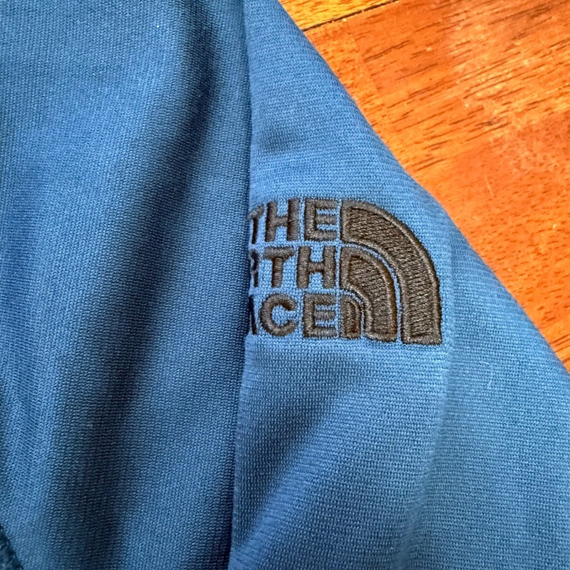 The North Face Quarter Zip Pullover Mens M/M Blue Rainbow Logo Performance Shirt gallery