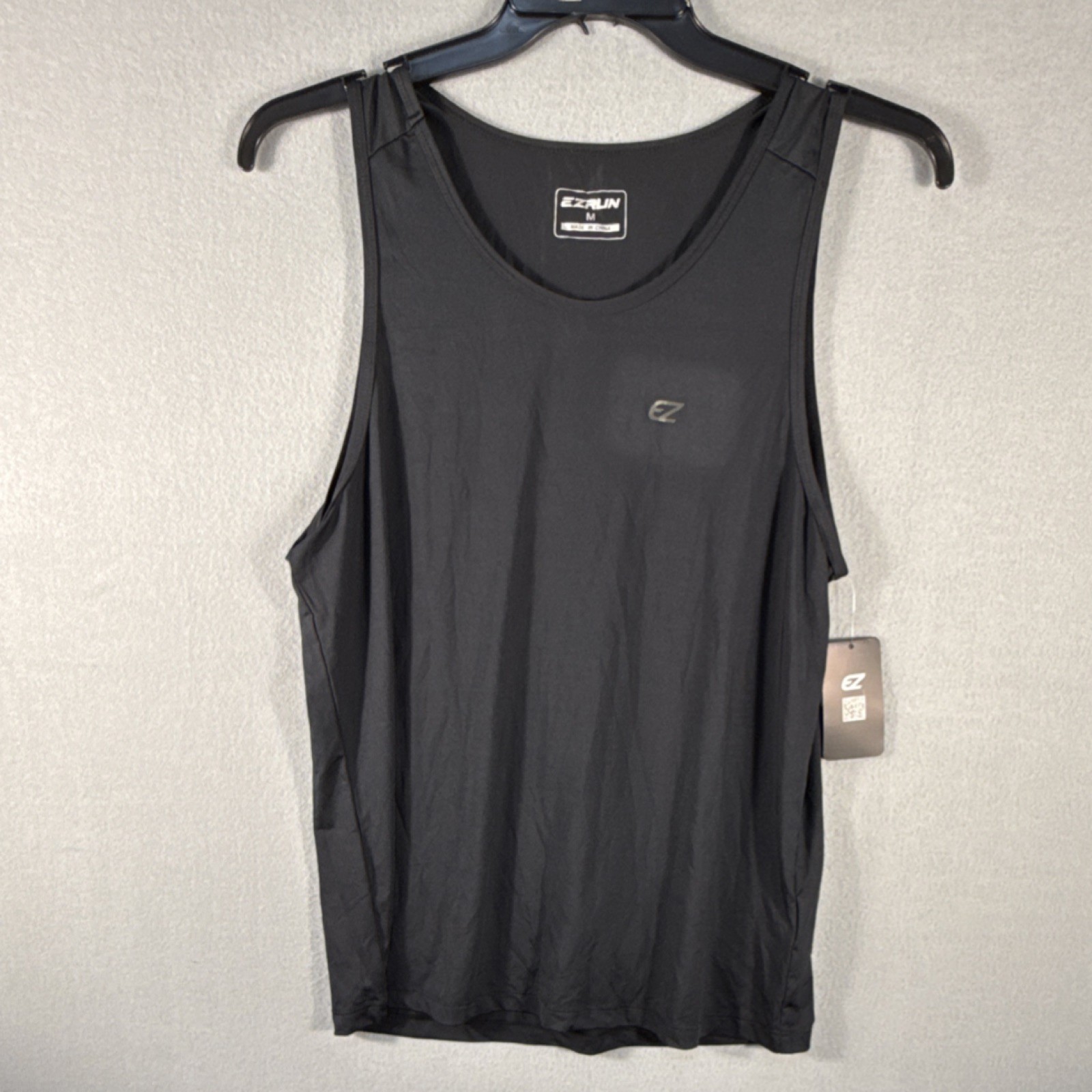 EZRUN Men's Lightweight Sleeveless Activewear Tank Top Black Logo M gallery