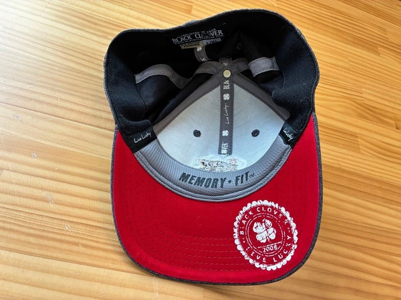 BLACK CLOVER Gray Snapback Cap L/XL Embroidered Bear Design Used gallery