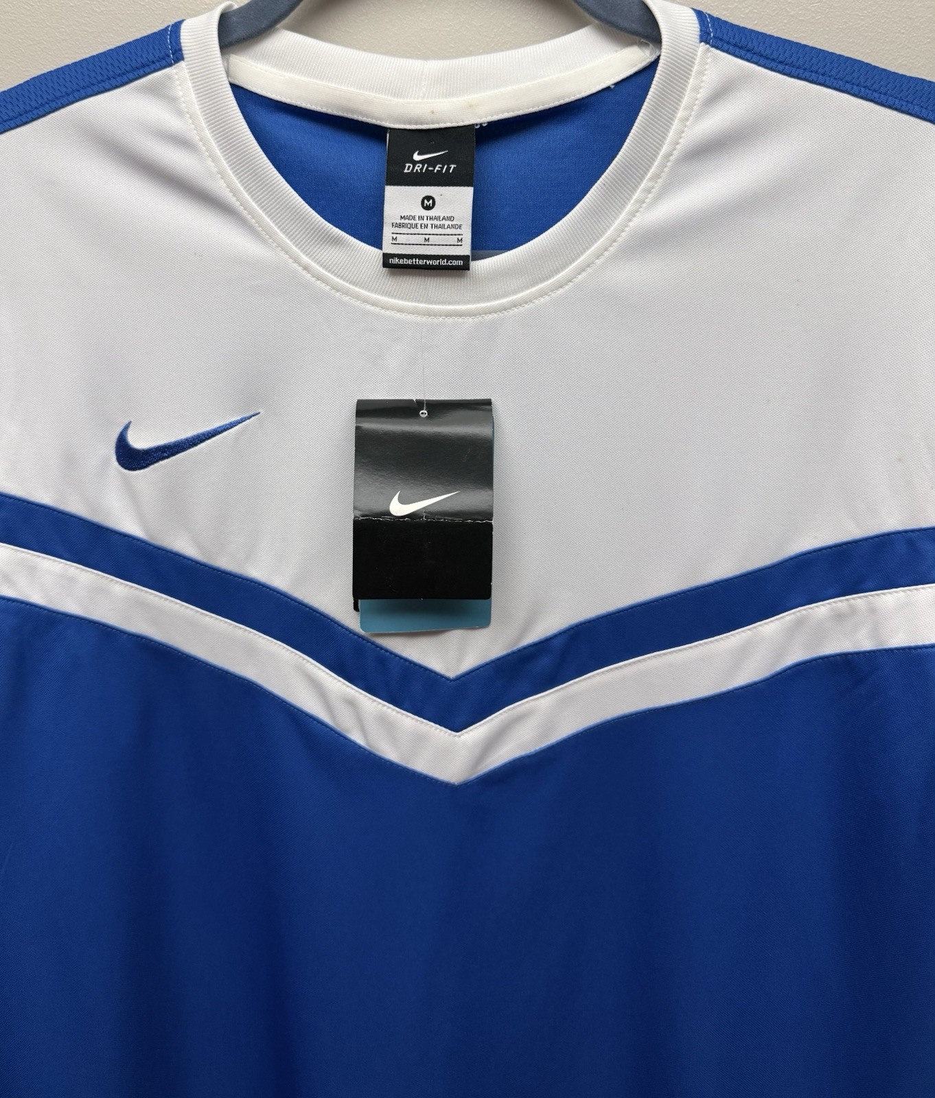 NEW Nike Victory II Men’s Soccer Blue White Jersey Shirt M gallery
