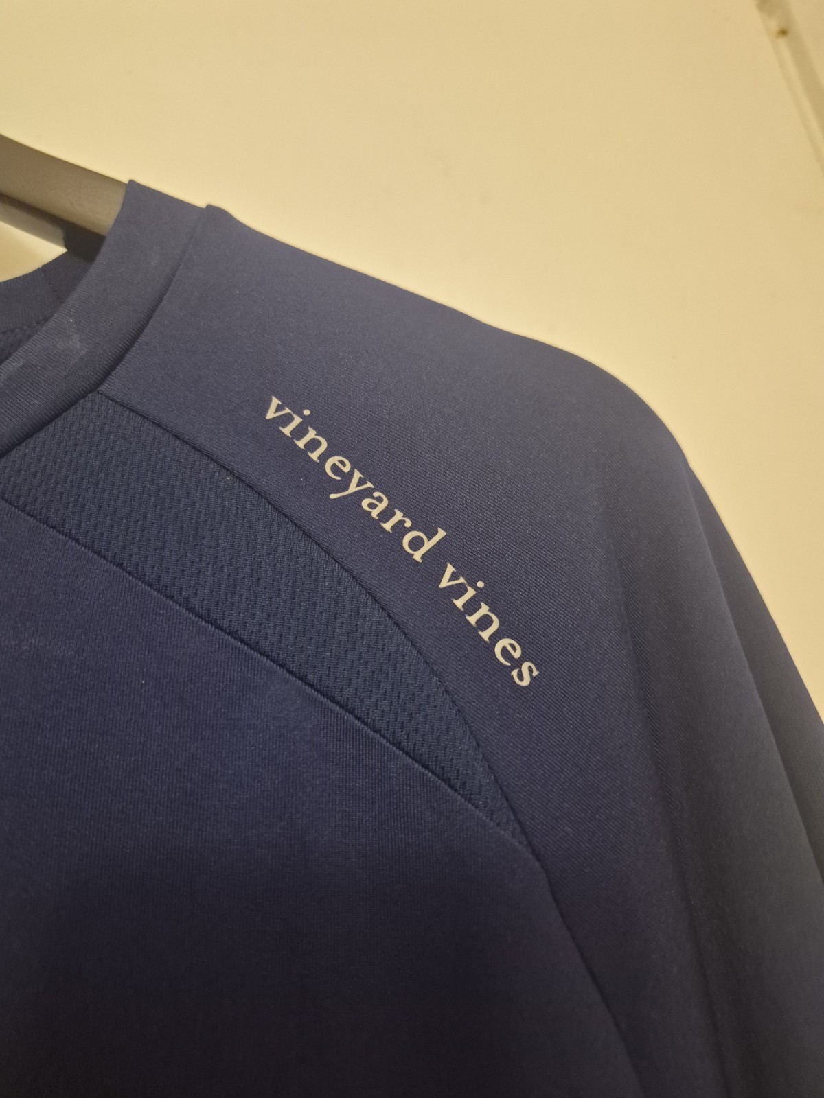 Vineyard Vines Performance Men's XL Blue Crew Neck Raglan Stretch T-Shirt gallery