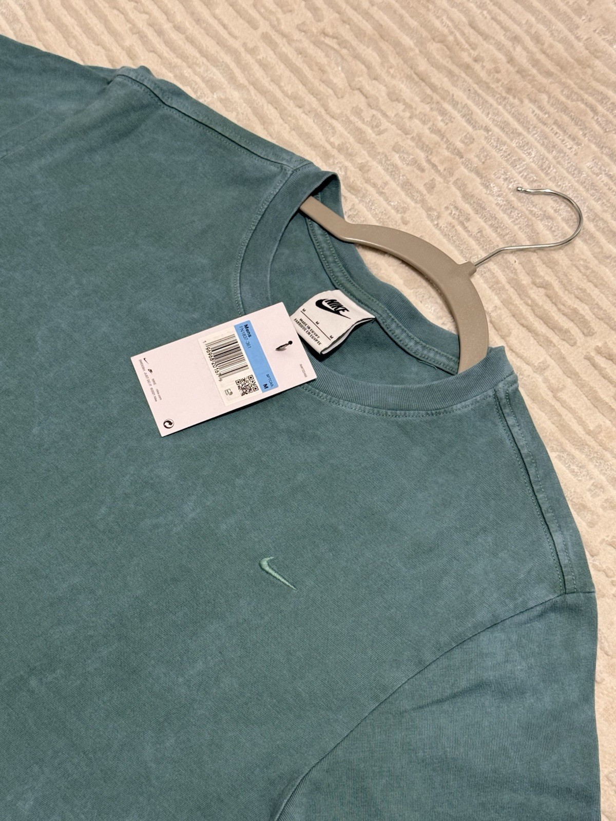 Nike Primary Dri-Fit Versatile Crew Neck T Shirt Vintage Fade Dye Green - Medium gallery