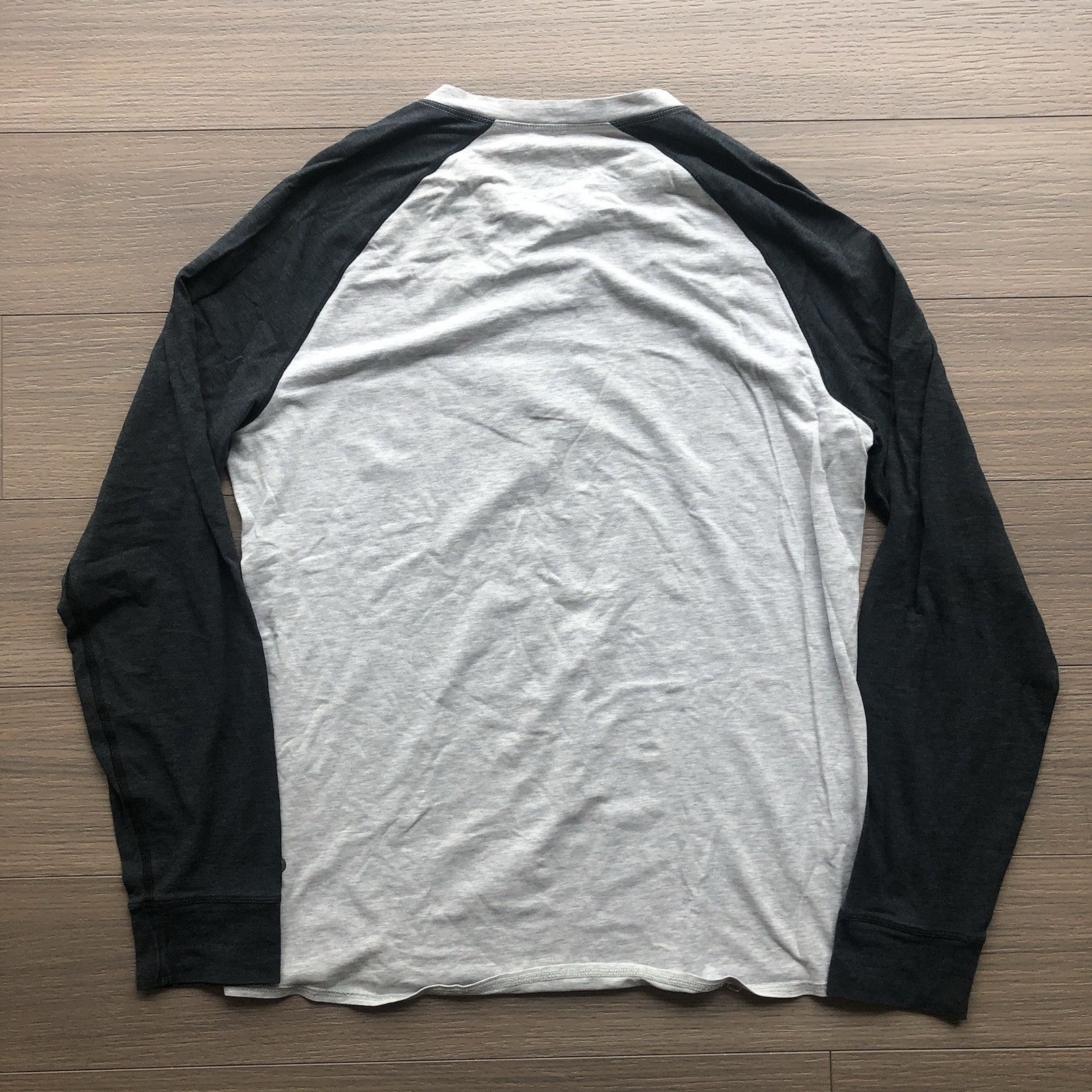 Lululemon Baseball Tee - Men's Size M, Navy/Gray gallery