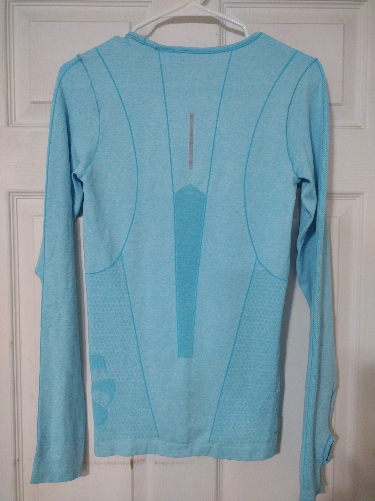 Nike Dri Fit Womens long sleeve Shirt With Finger Wholes. Size S Fast Ship C36 gallery