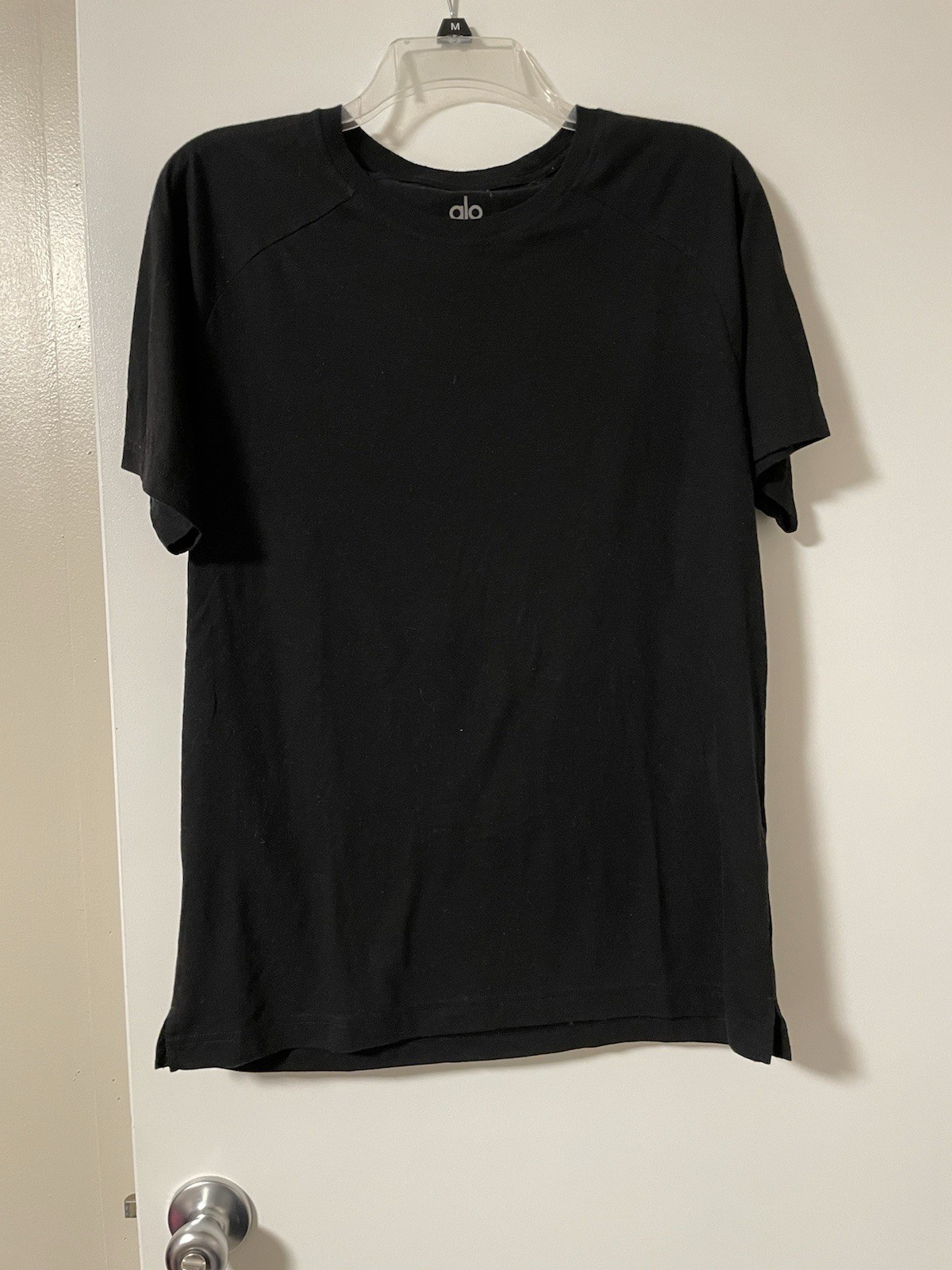 Men’s Alo Triumph Raglan Tee Black Size Medium gallery