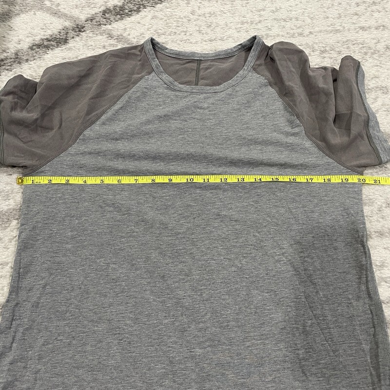 Lululemon Grey Two Toned Short Sleeve Size Medium gallery