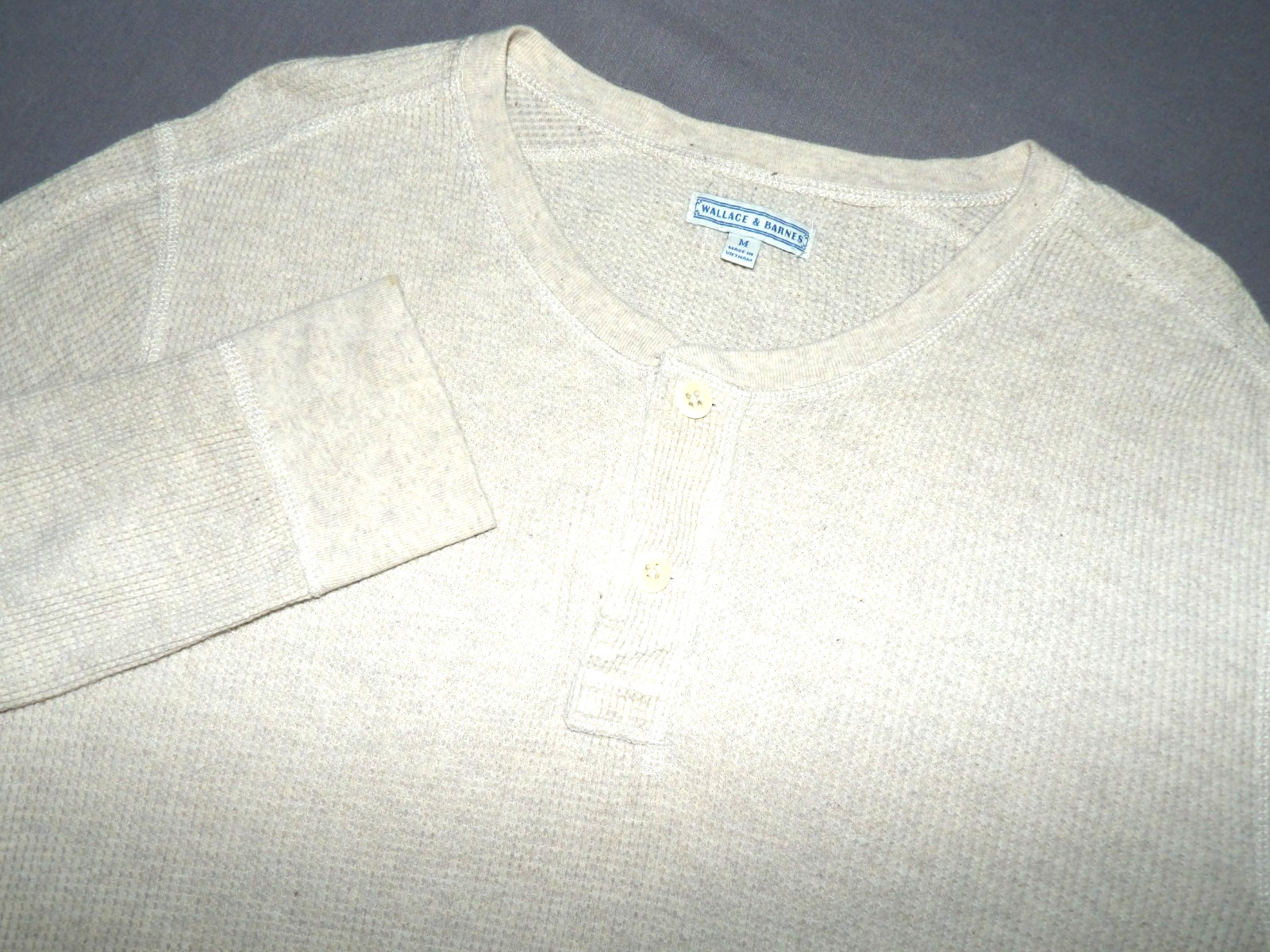 Wallace & Barnes Long Sleeved Beige Waffle Henley Thermal Shirt Men's Medium gallery