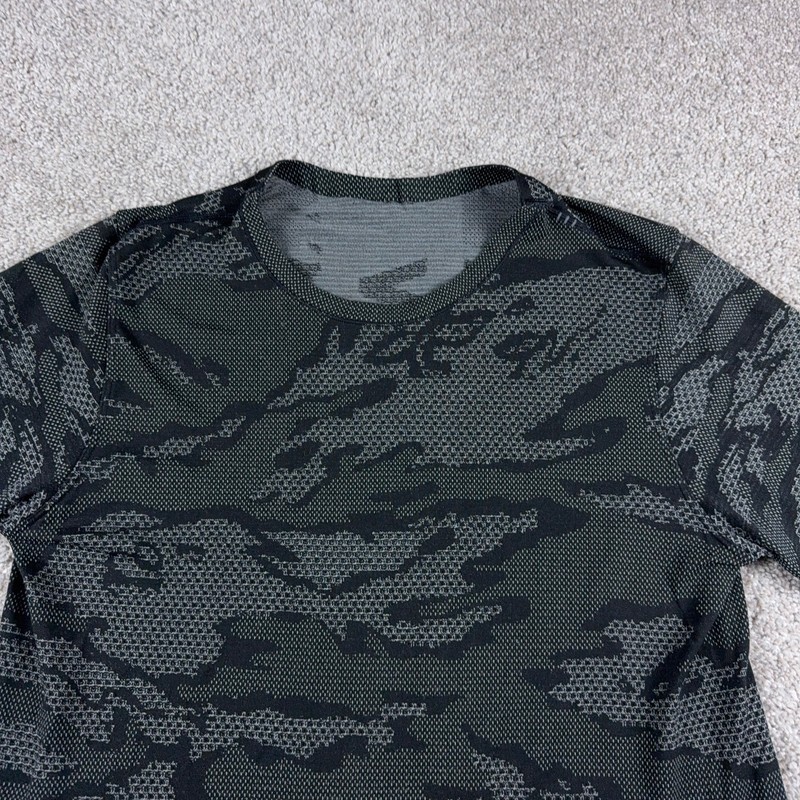 Lululemon Shirt Mens Large Black Gray Camo New York Metal Vent Tech Stretch gallery