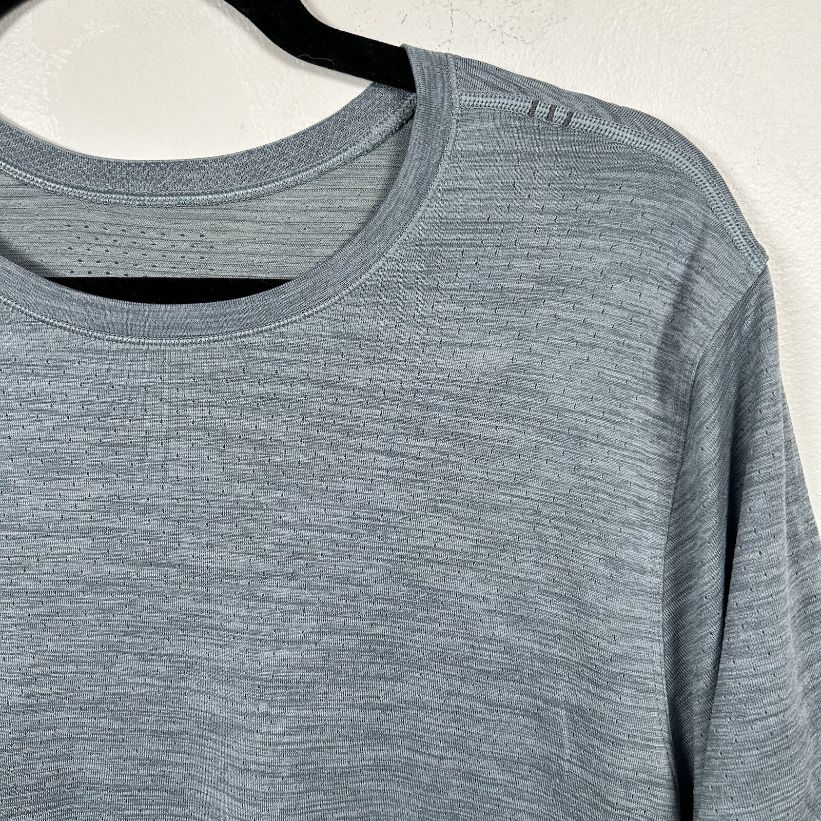 Lululemon Metal Vent Tech Short Sleeve Shirt Men's Large Heather Light Blue Gray gallery