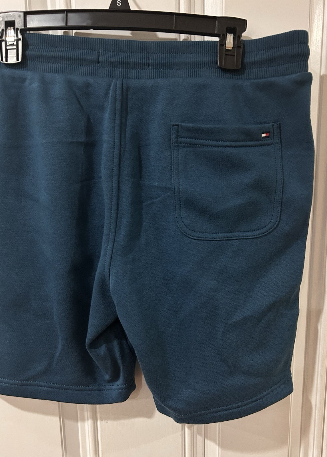 Tommy Hilfiger Men's Embroidered Logo Sweat Shorts Green Size Medium gallery